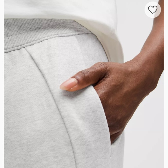 Lululemon Scuba Mid-Rise Wide-Leg Pant *Short
Heathered Core Ultra Light Grey S - Picture 3 of 4